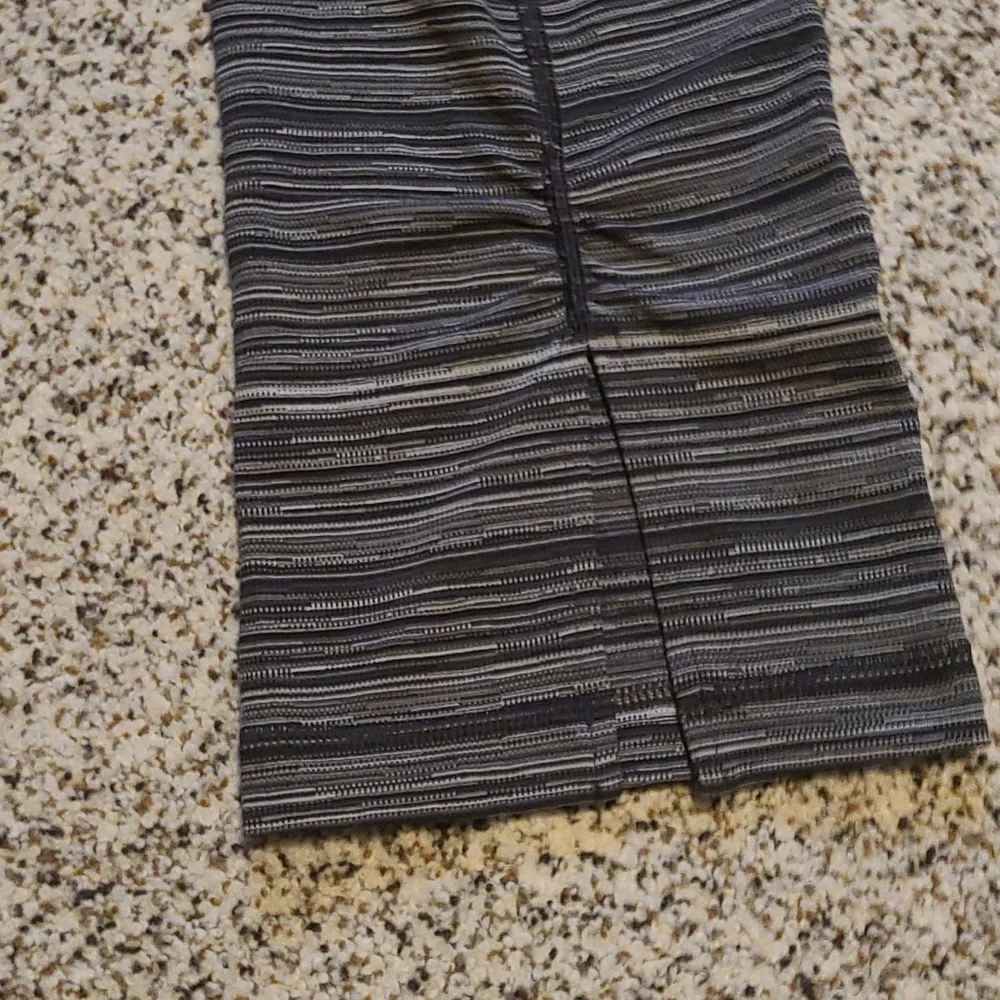 Lululemon crop capri leggings size 4 grey black - Picture 4 of 5